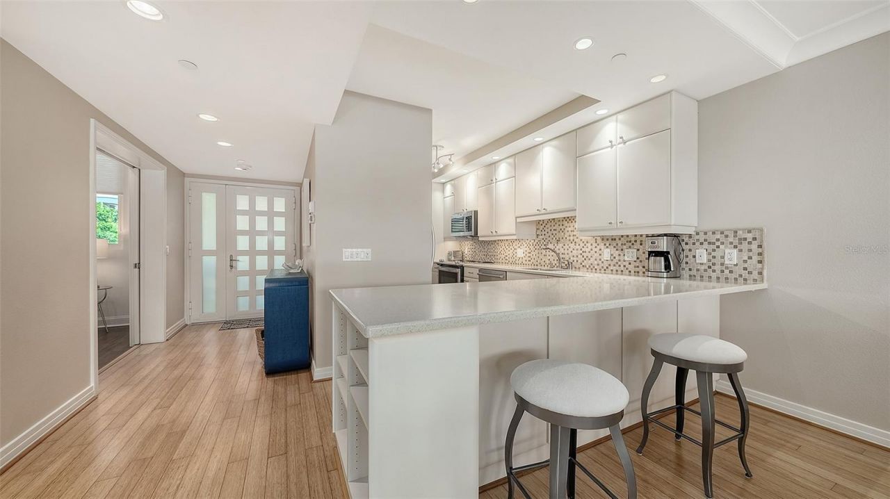 1075 Gulf Of Mexico Drive, Unit 303, Longboat Key, FL 34228 Photo