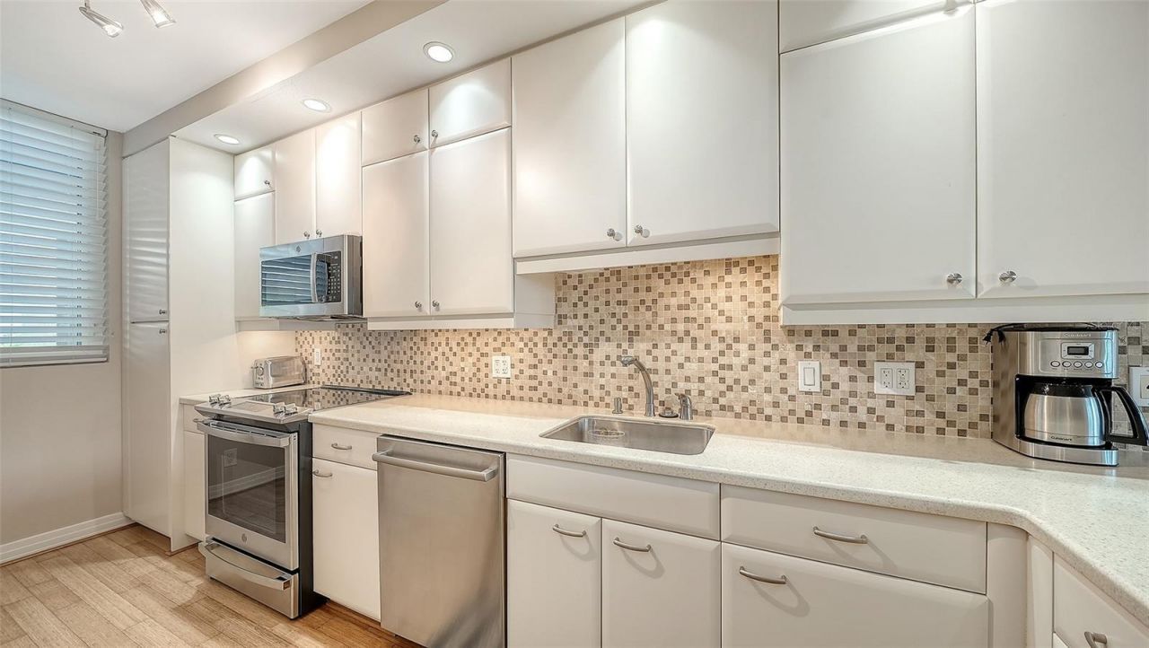 1075 Gulf Of Mexico Drive, Unit 303, Longboat Key, FL 34228 Photo
