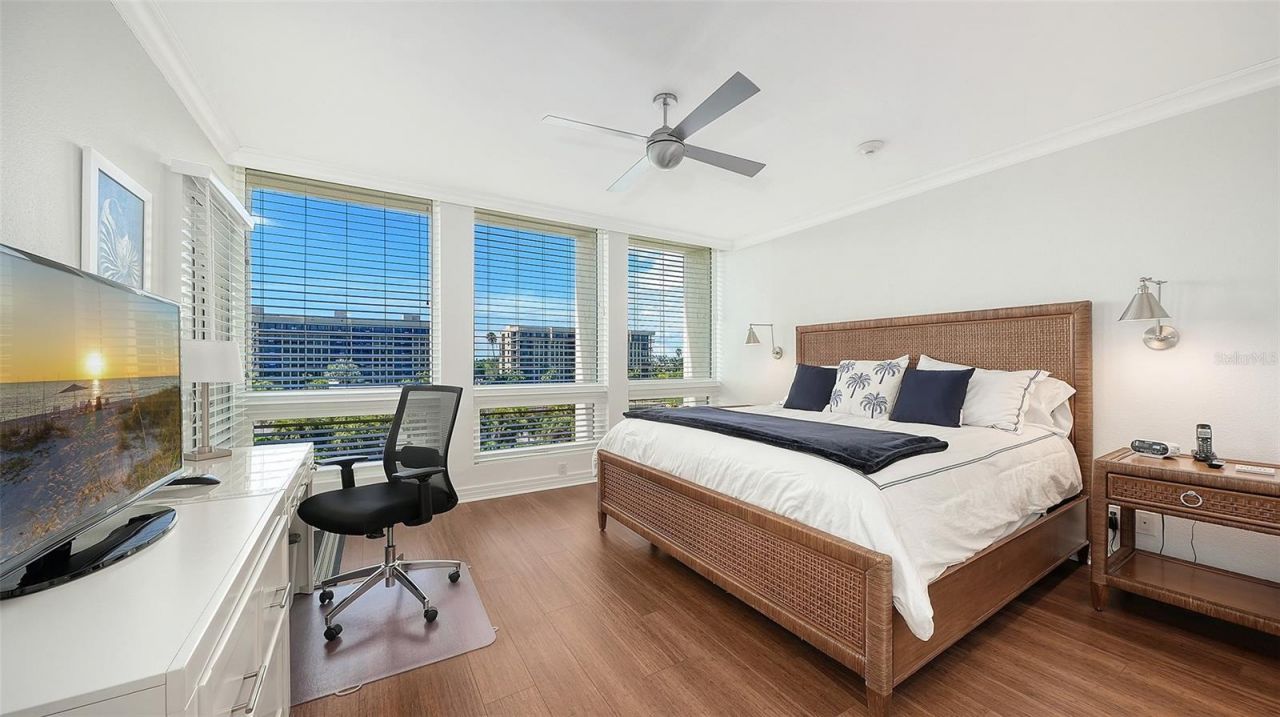 1075 Gulf Of Mexico Drive, Unit 303, Longboat Key, FL 34228 Photo