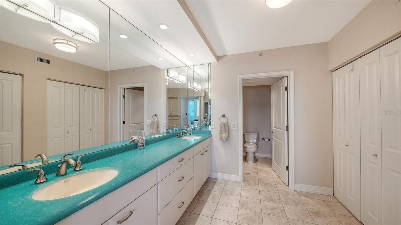 1075 Gulf Of Mexico Drive, Unit 303, Longboat Key, FL 34228 Photo