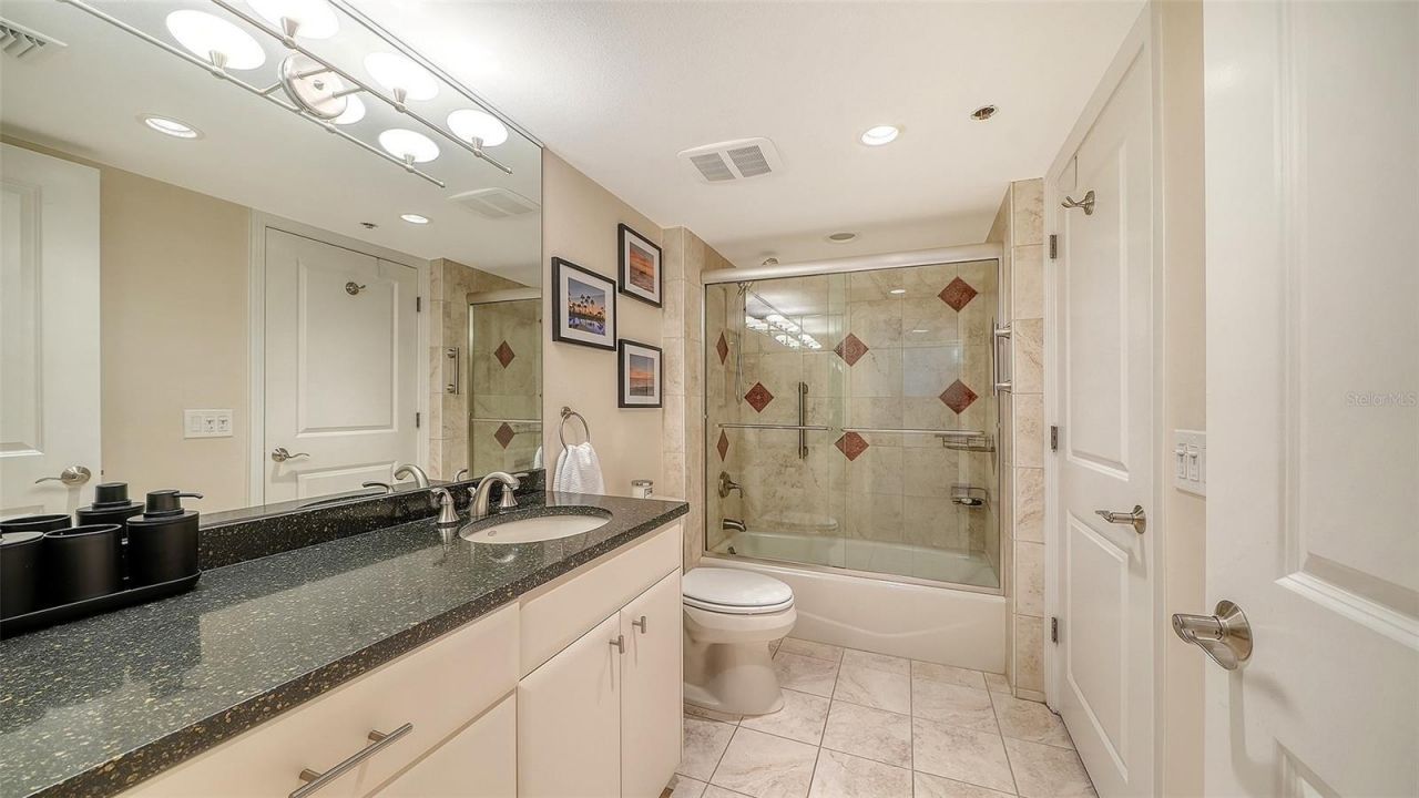 1075 Gulf Of Mexico Drive, Unit 303, Longboat Key, FL 34228 Photo