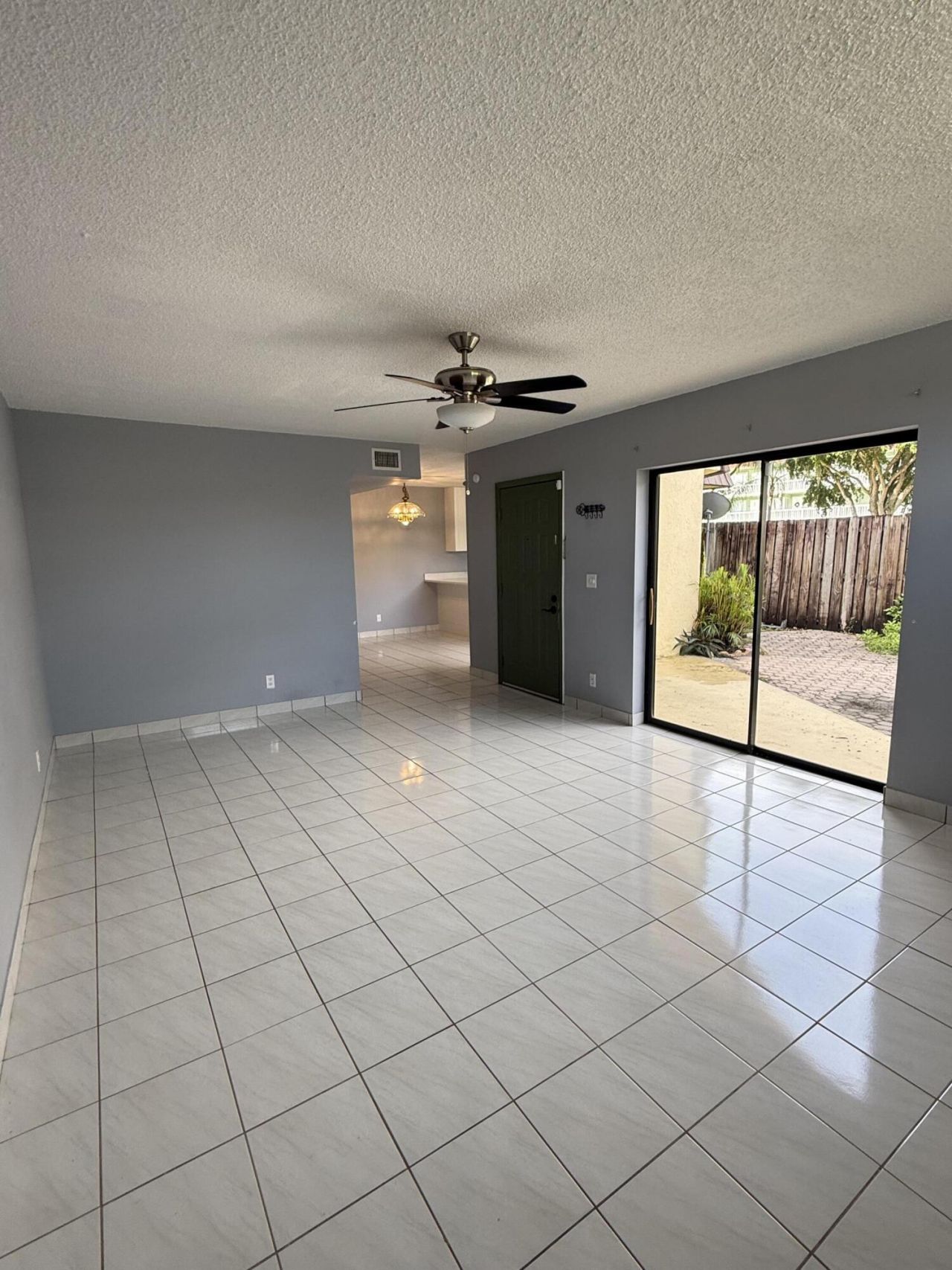 31 Springdale Circle, Palm Springs, FL 33461 Photo
