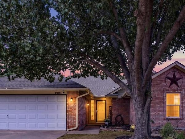 1901 Butterfield Trail, Choctaw, OK 73020