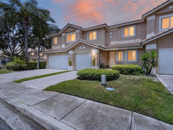 15891 SW 12th St , Pembroke Pines, FL 33027