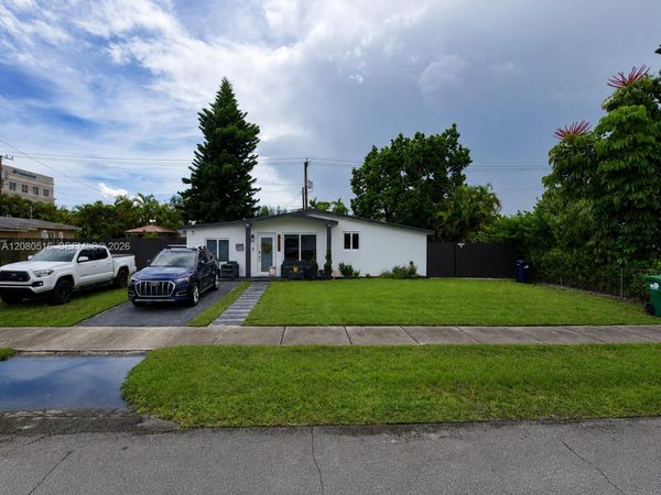 9900 SW 87th St, Miami, FL 33173