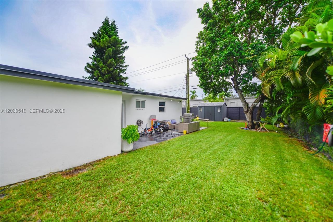 9900 SW 87th St, Miami, FL 33173 Photo