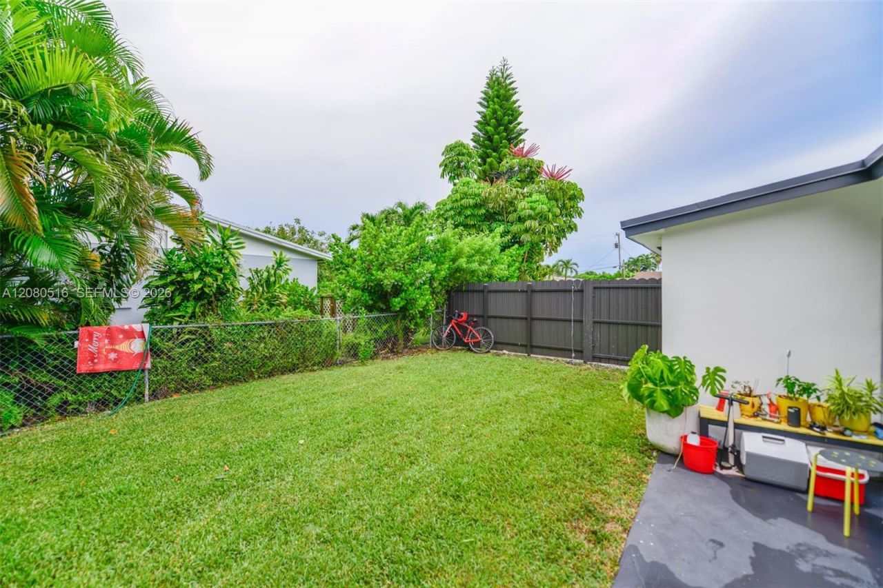 9900 SW 87th St, Miami, FL 33173 Photo