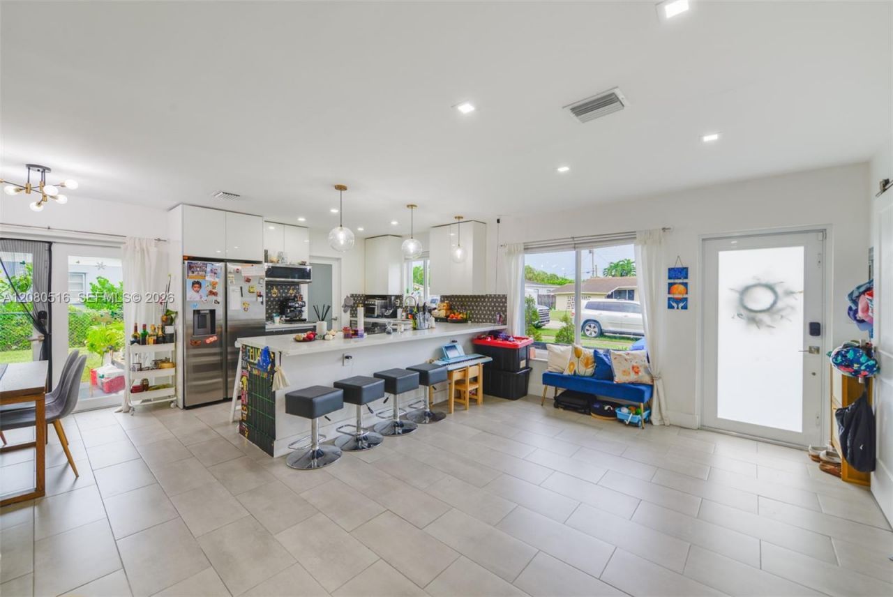 9900 SW 87th St, Miami, FL 33173 Photo