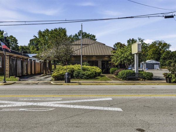 102 Broadway Street , Cave City, KY 42127