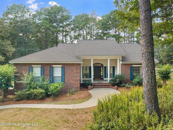 4 Woodleaf Street, Hattiesburg, MS 39402