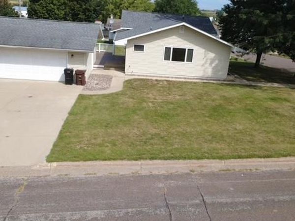 101 N Robert Street , Mabel, MN 55954