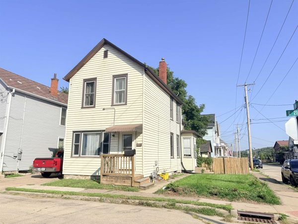 397 E 21st Street, Dubuque, IA 52001