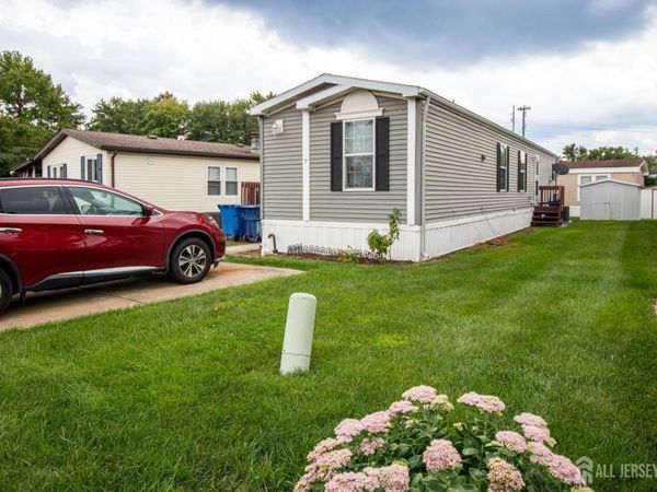 7 Shelley Road , North Brunswick, NJ 08902