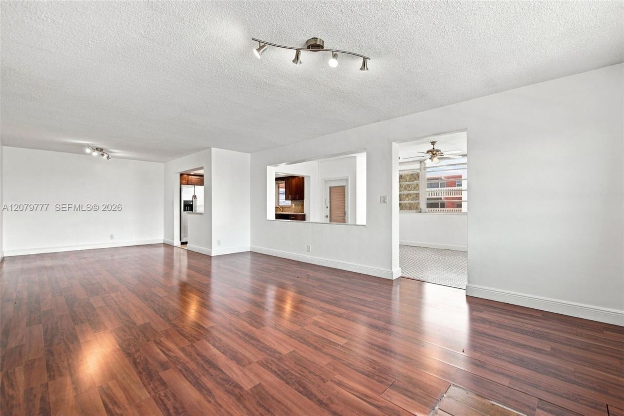 200 NE 12th Ave , Unit 1D, Hallandale Beach, FL 33009 Photo