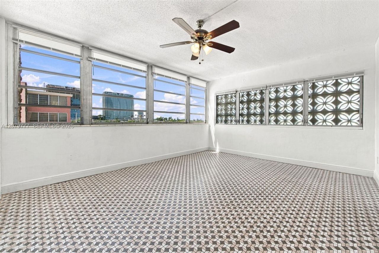 200 NE 12th Ave , Unit 1D, Hallandale Beach, FL 33009 Photo