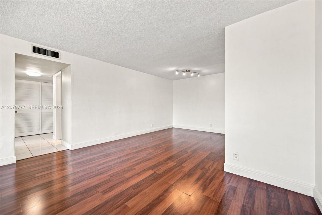 200 NE 12th Ave , Unit 1D, Hallandale Beach, FL 33009 Photo