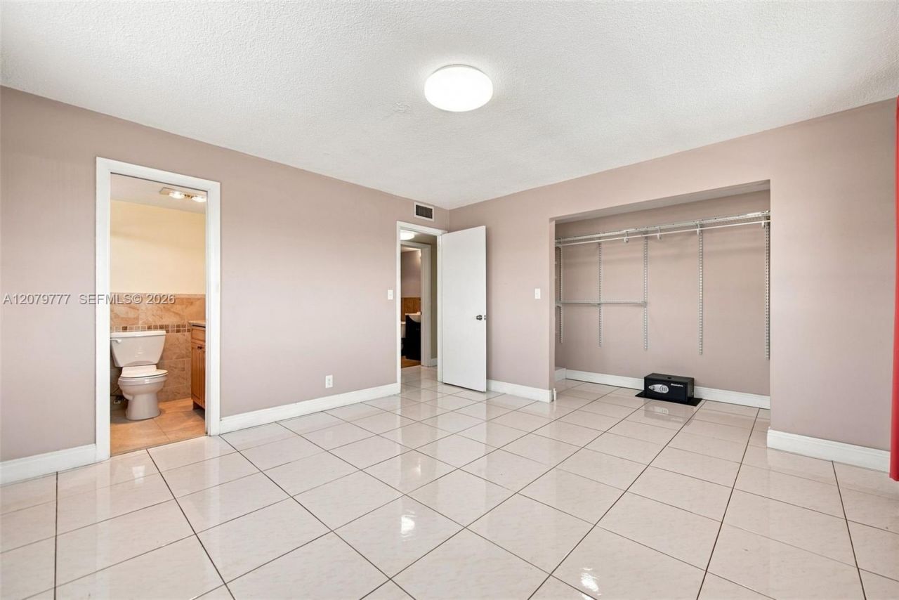 200 NE 12th Ave , Unit 1D, Hallandale Beach, FL 33009 Photo