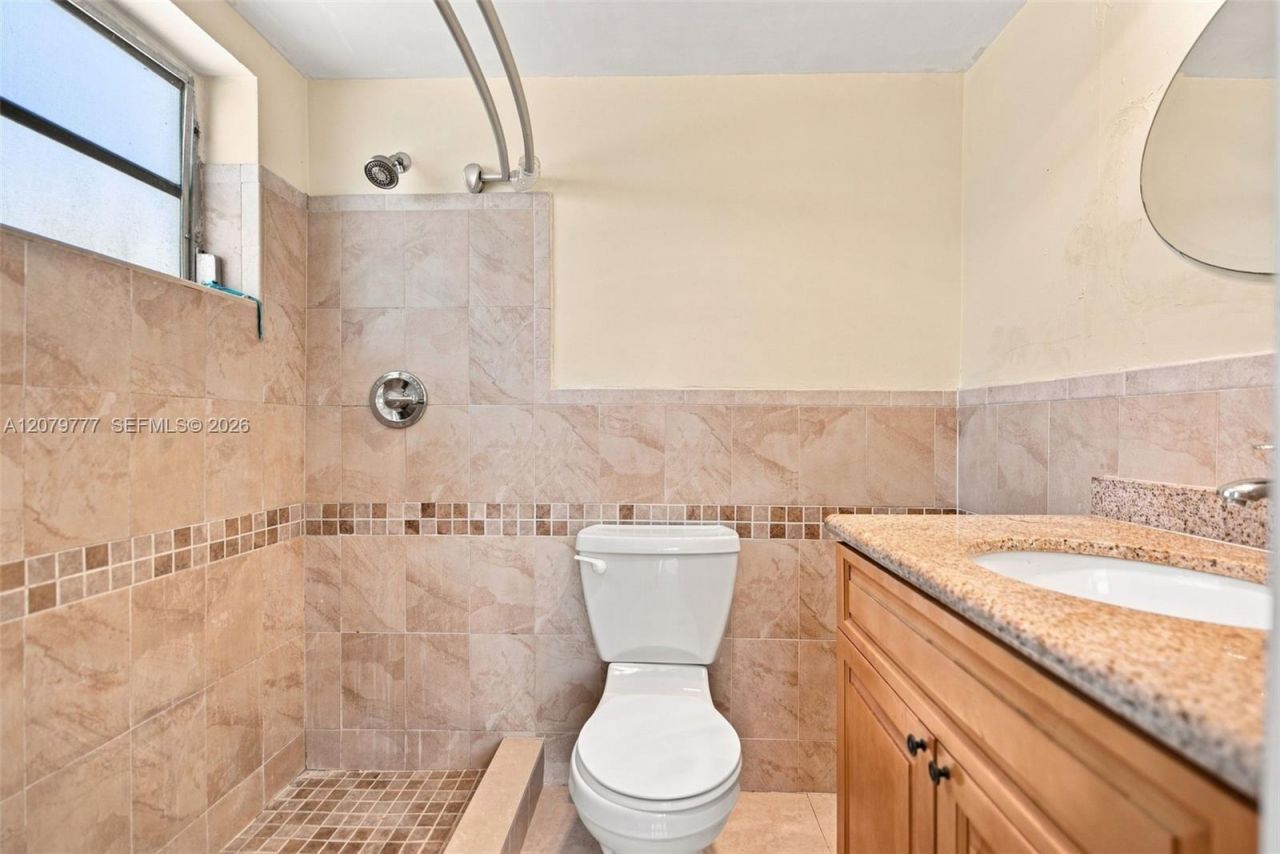 200 NE 12th Ave , Unit 1D, Hallandale Beach, FL 33009 Photo