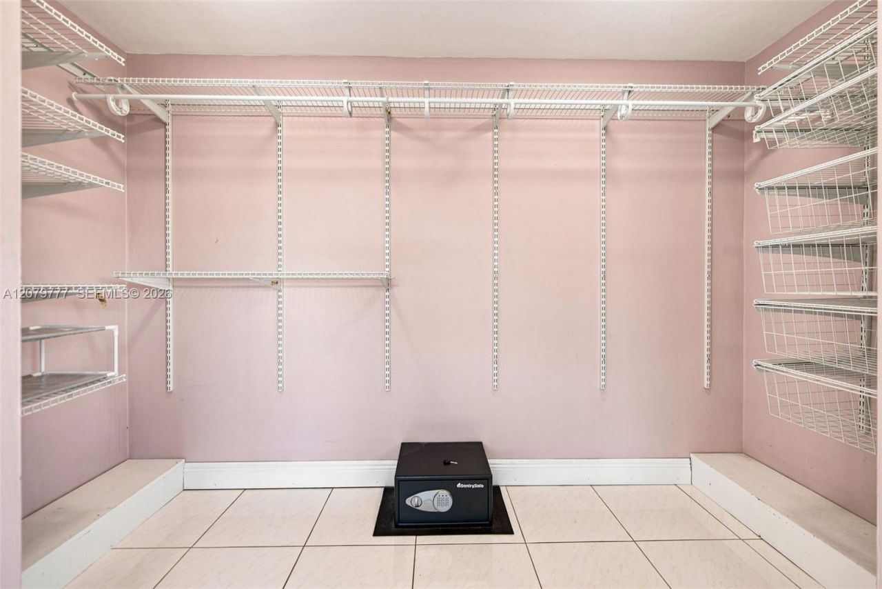 200 NE 12th Ave , Unit 1D, Hallandale Beach, FL 33009 Photo