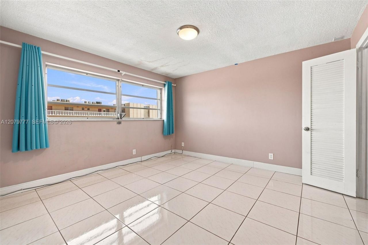 200 NE 12th Ave , Unit 1D, Hallandale Beach, FL 33009 Photo