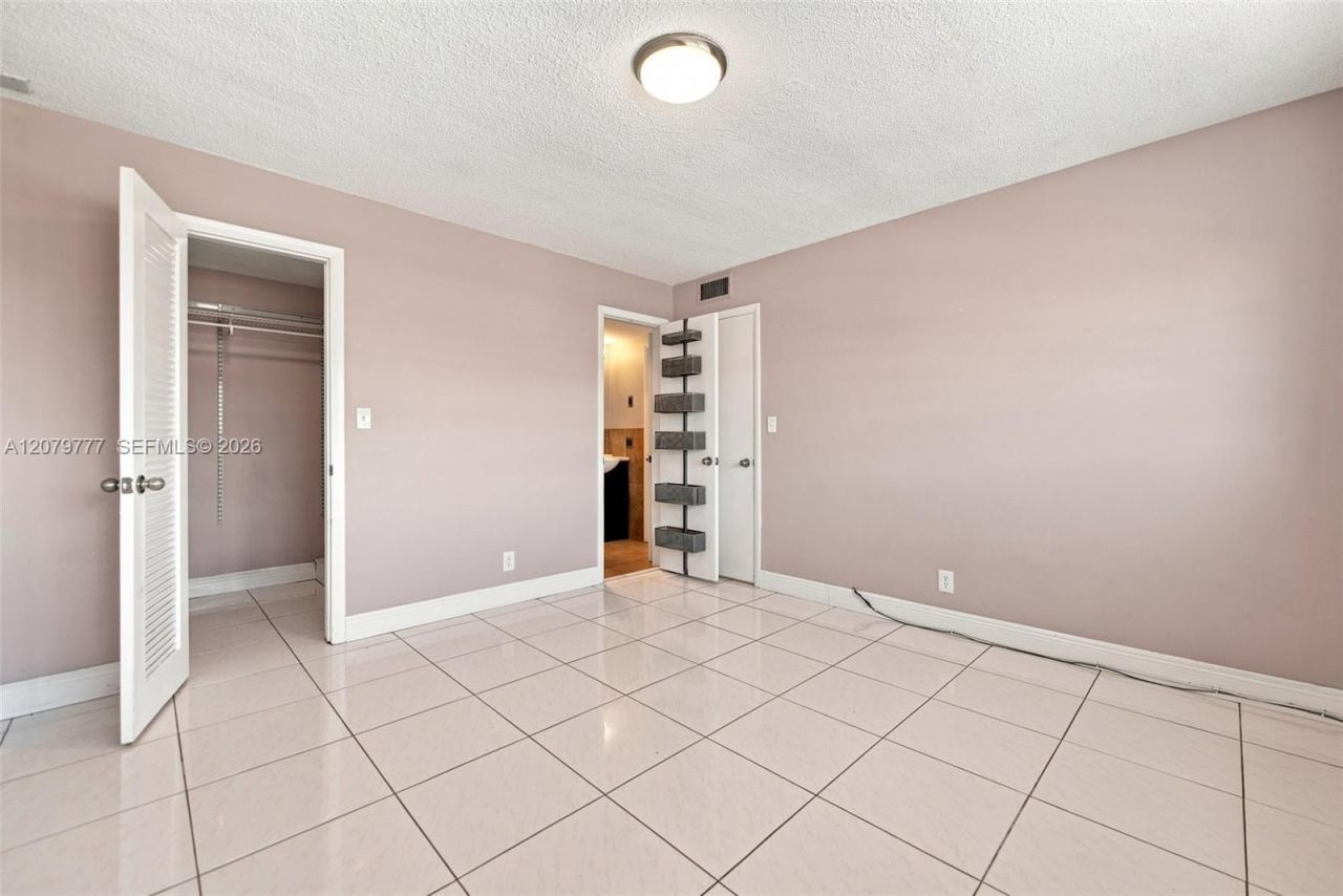 200 NE 12th Ave , Unit 1D, Hallandale Beach, FL 33009 Photo