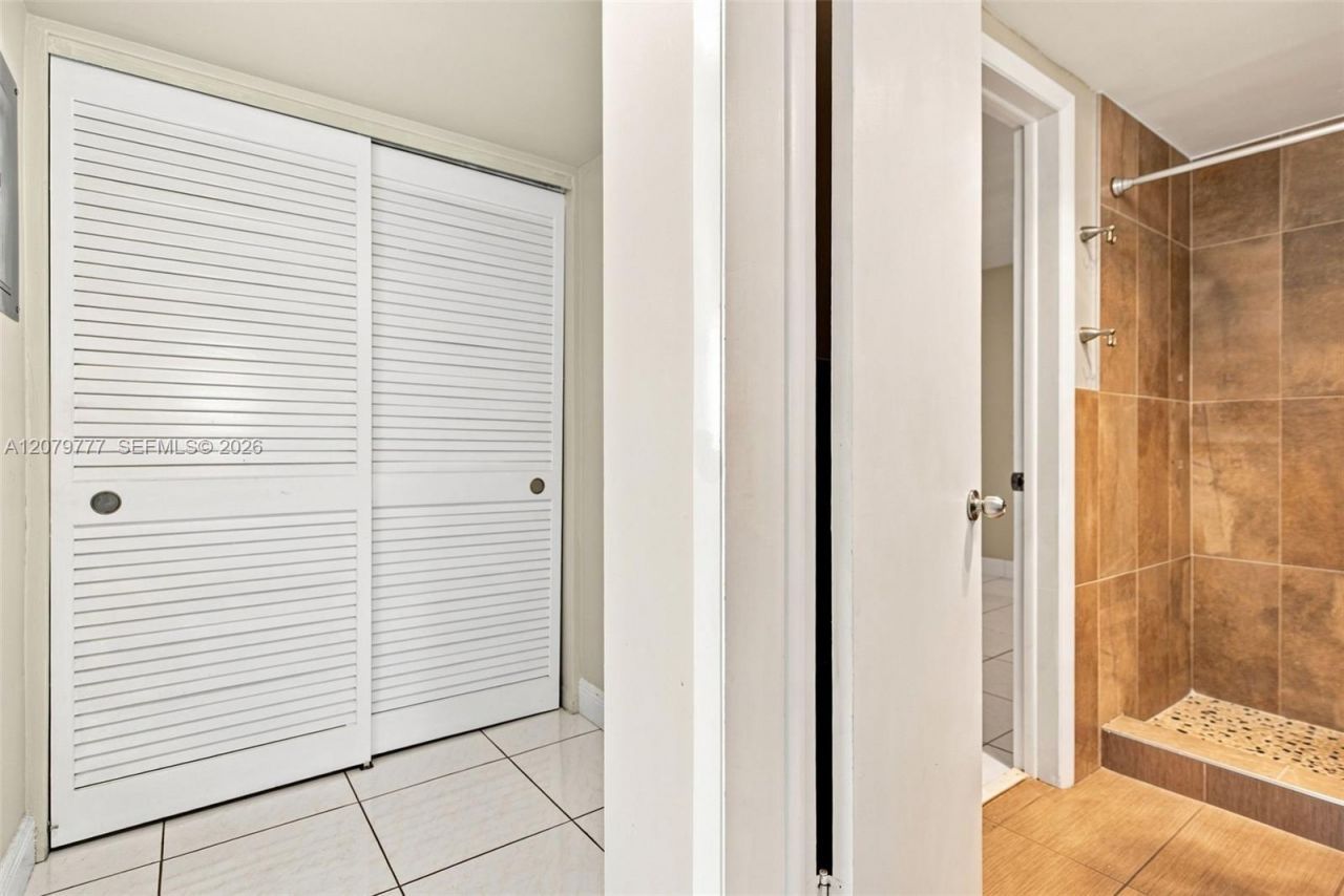 200 NE 12th Ave , Unit 1D, Hallandale Beach, FL 33009 Photo