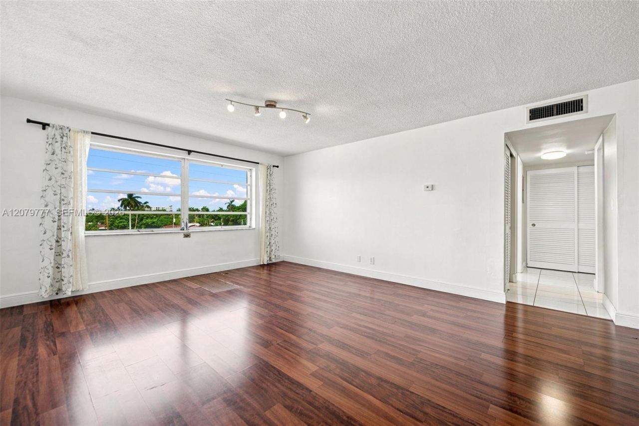 200 NE 12th Ave , Unit 1D, Hallandale Beach, FL 33009 Photo