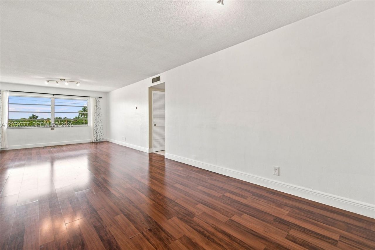 200 NE 12th Ave , Unit 1D, Hallandale Beach, FL 33009 Photo