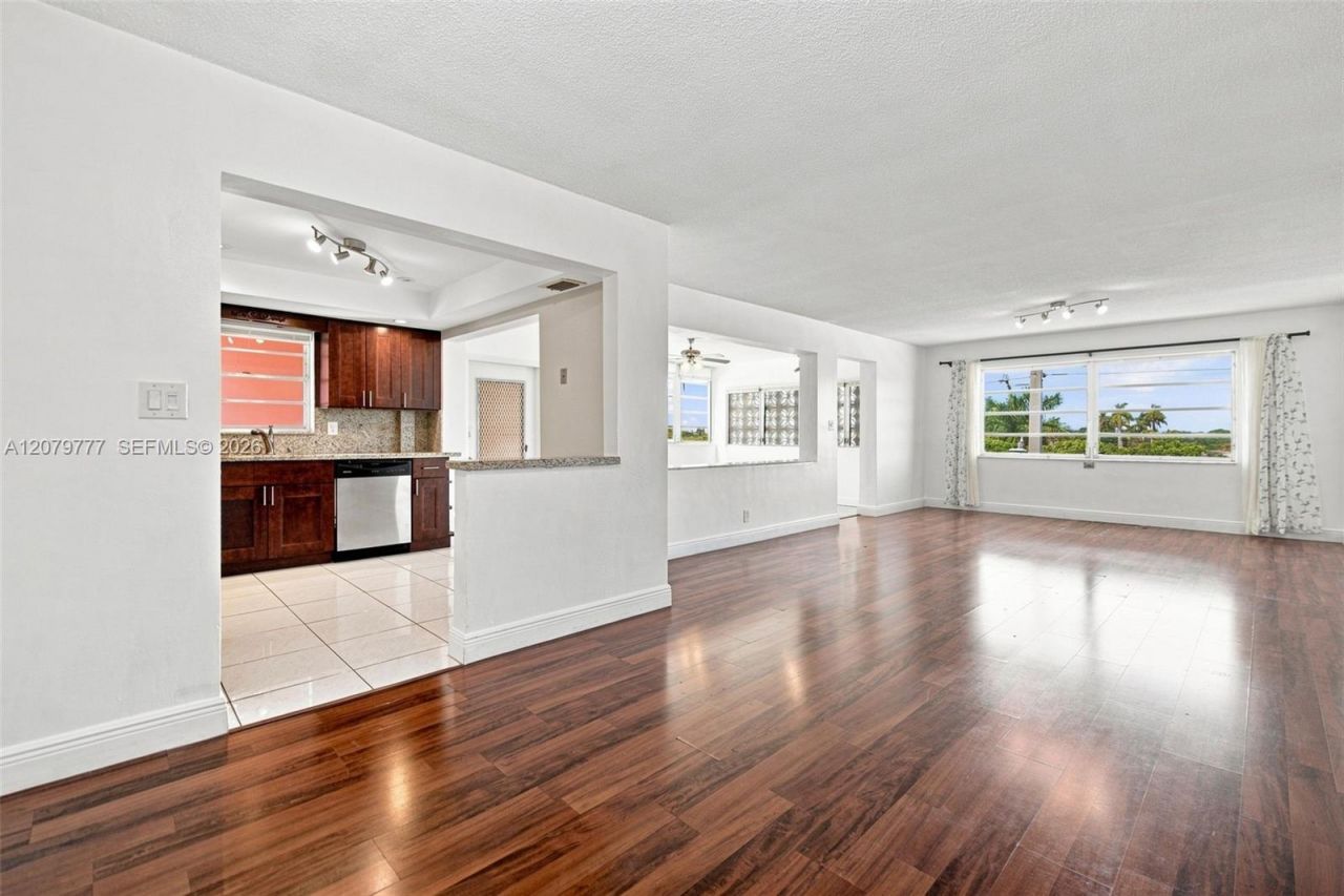 200 NE 12th Ave , Unit 1D, Hallandale Beach, FL 33009 Photo