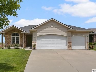 6122 Thompson Creek Boulevard, Lincoln, NE 68516