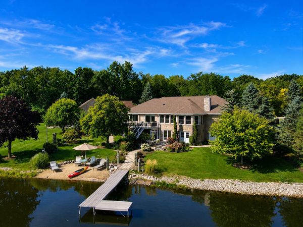 115 Cardinal Court , Island Lake, IL 60042