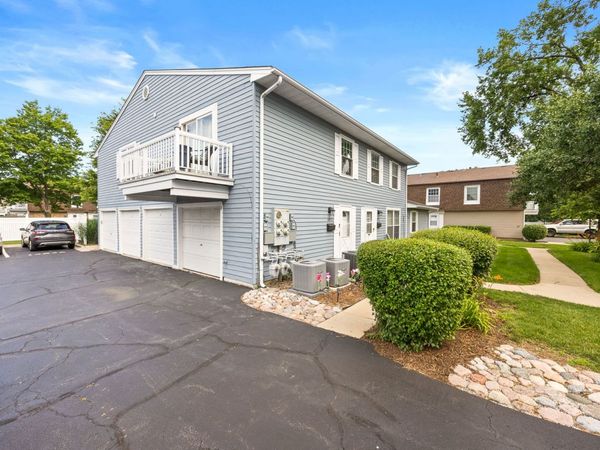 1497 Woodcutter Unit D Lane , Unit D, Wheaton, IL 60189