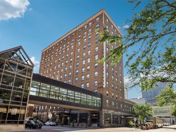 400 Walnut Street , Unit 705, Des Moines, IA 50309