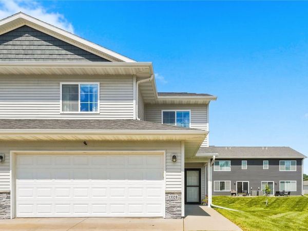 1332 Truman Court NE, Unit B, Cedar Rapids, IA 52402