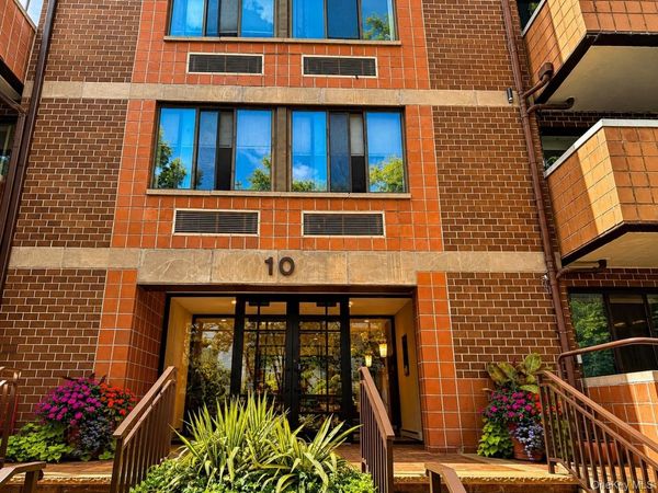 10 Canterbury Road , Unit 1B, Great Neck, NY 11021