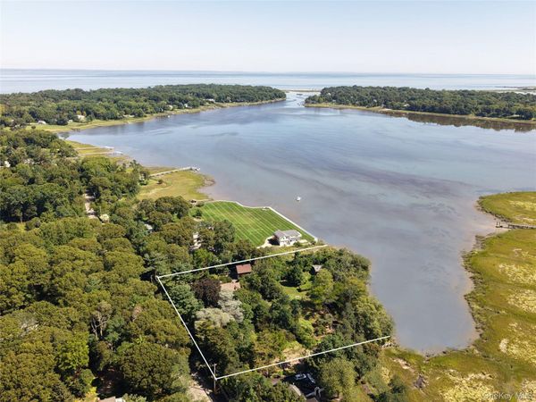 75 Old Field Road , East Setauket, NY 11733