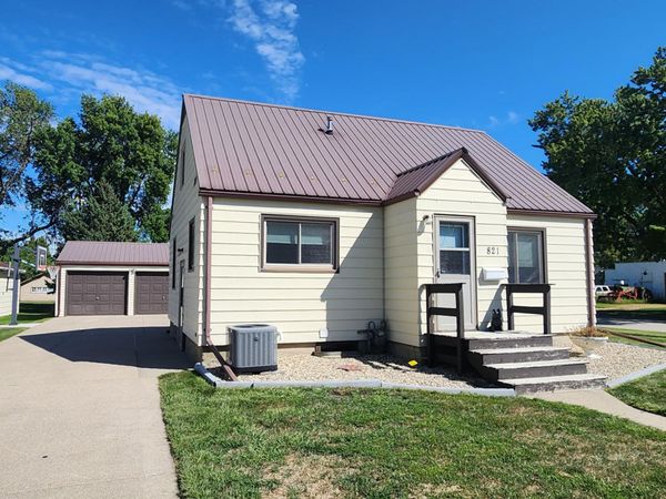 821 3rd Street SE, Pipestone, MN 56164