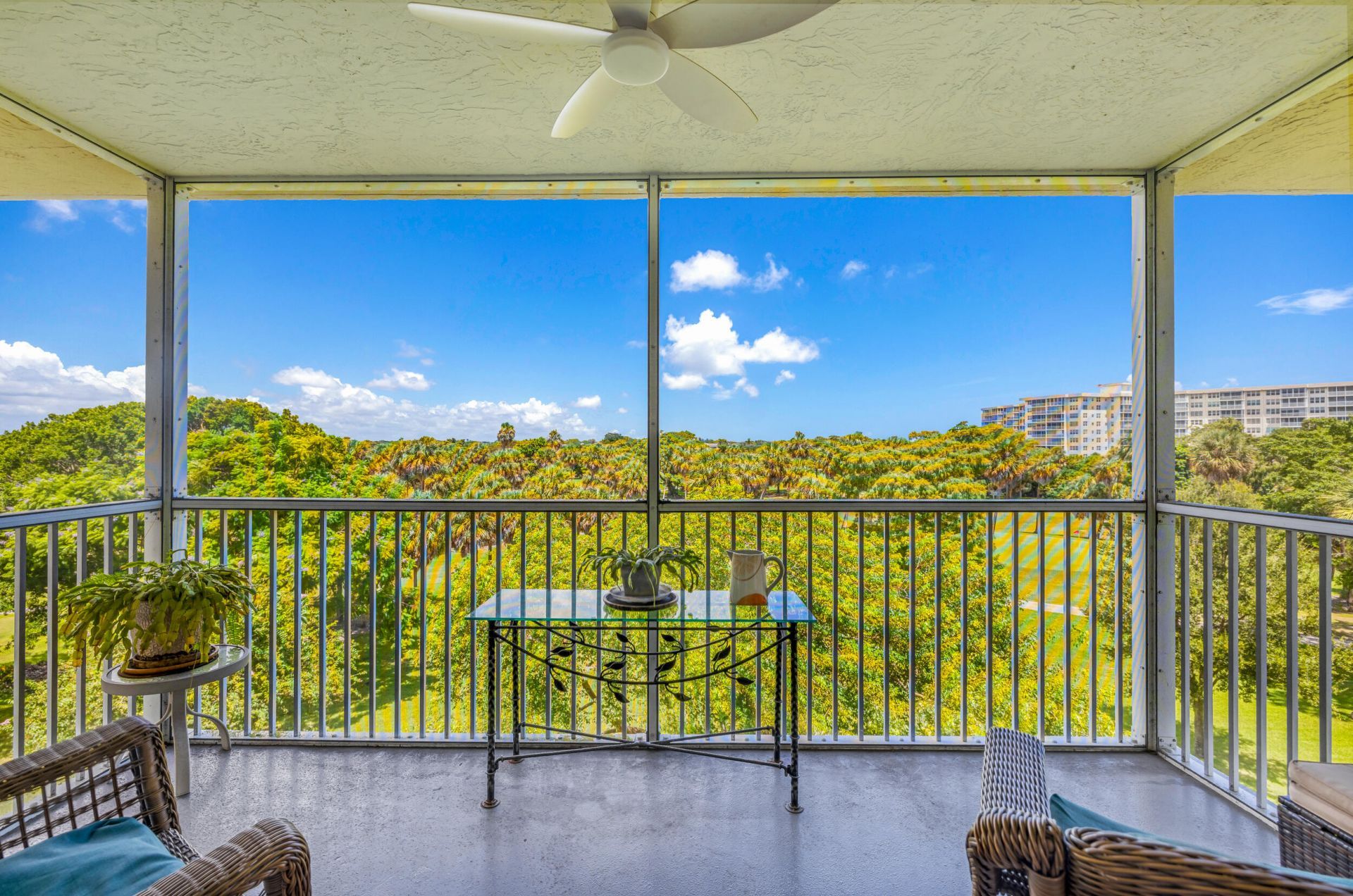3960 Oaks Clubhouse Drive, Unit 504, Pompano Beach, FL 33069 Photo