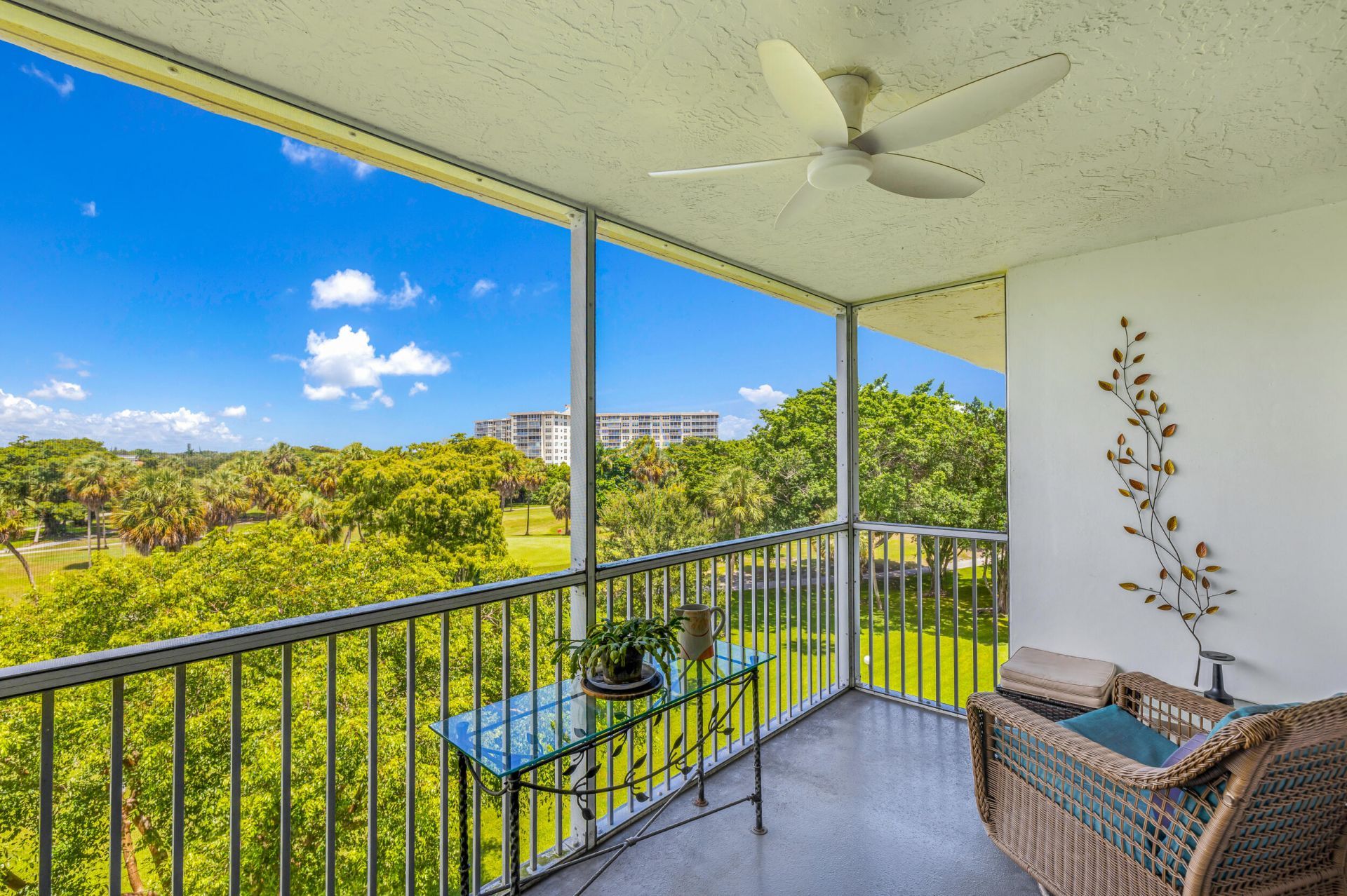 3960 Oaks Clubhouse Drive, Unit 504, Pompano Beach, FL 33069 Photo