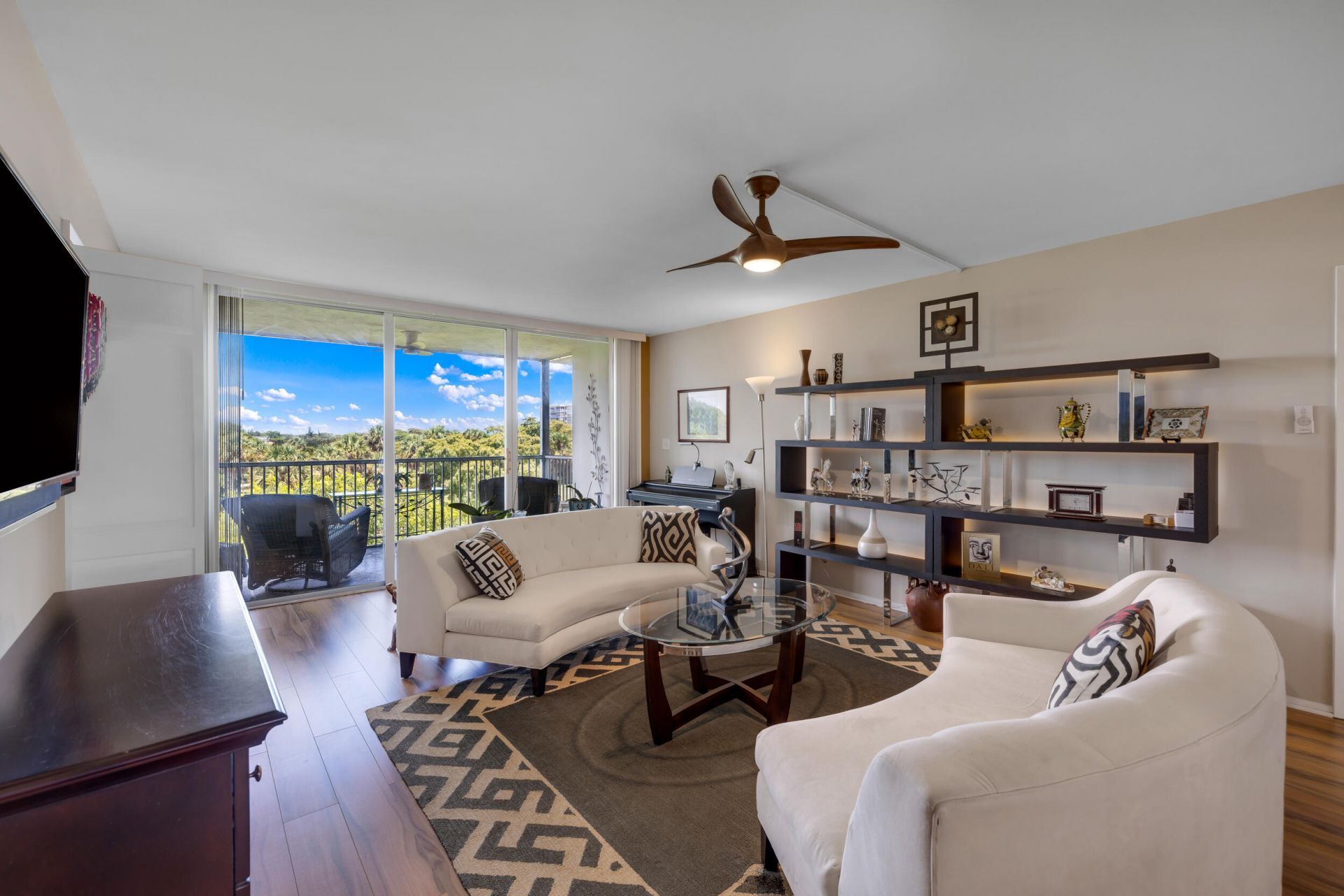3960 Oaks Clubhouse Drive, Unit 504, Pompano Beach, FL 33069 Photo
