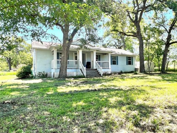 2105 W Gillis Ave , Cameron, TX 76520