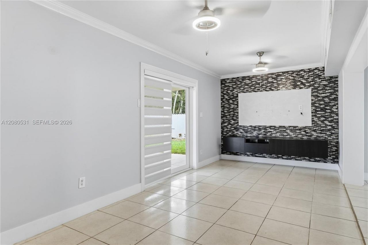 5505 W 14th Ln, Hialeah, FL 33012 Photo