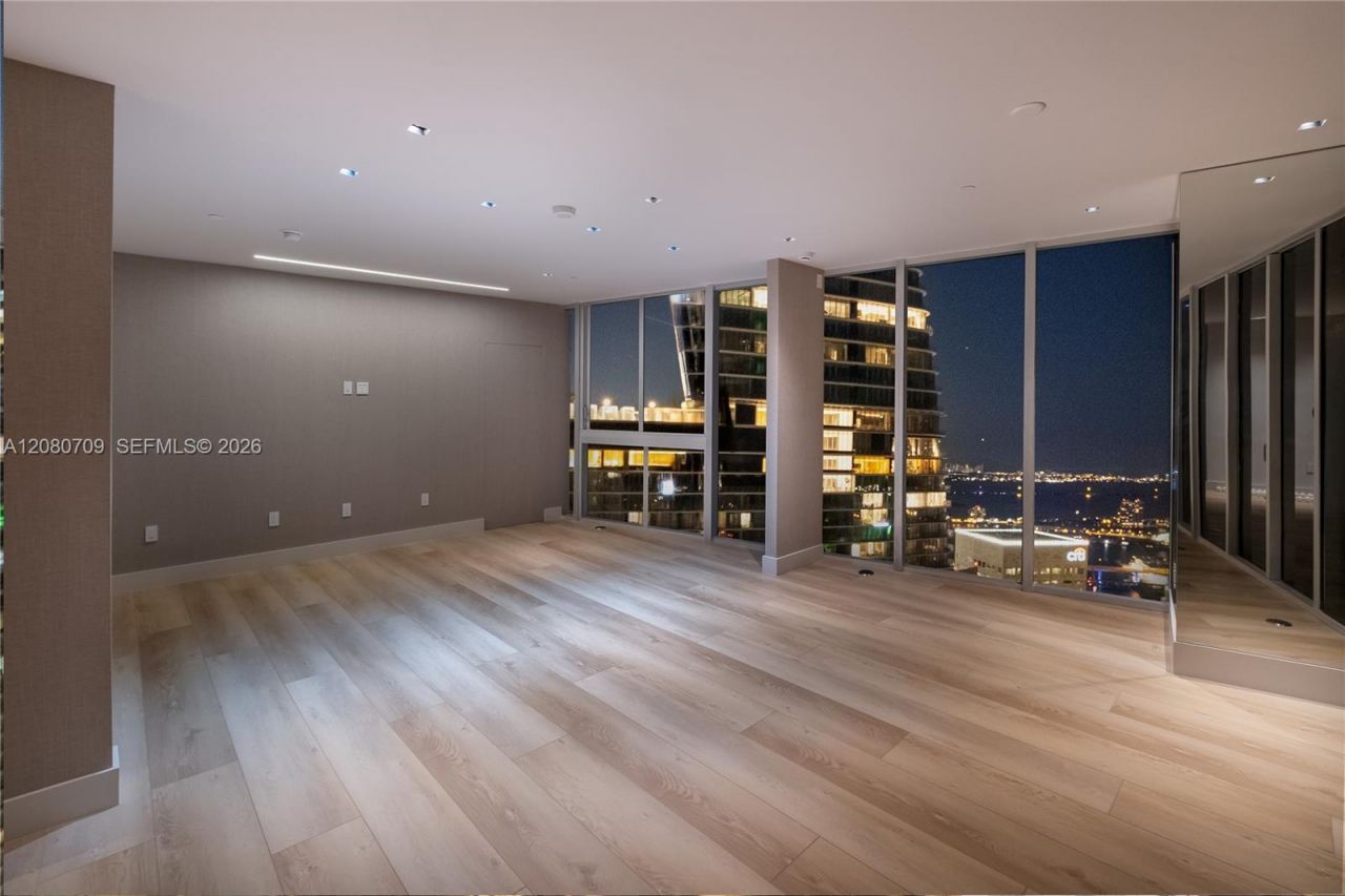 465 Brickell Ave, Unit PH5701, Miami, FL 33131 Photo