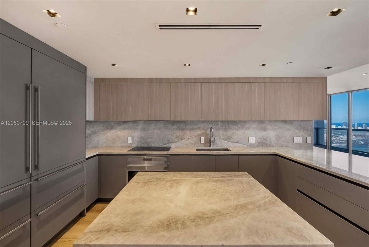 465 Brickell Ave, Unit PH5701, Miami, FL 33131 Photo