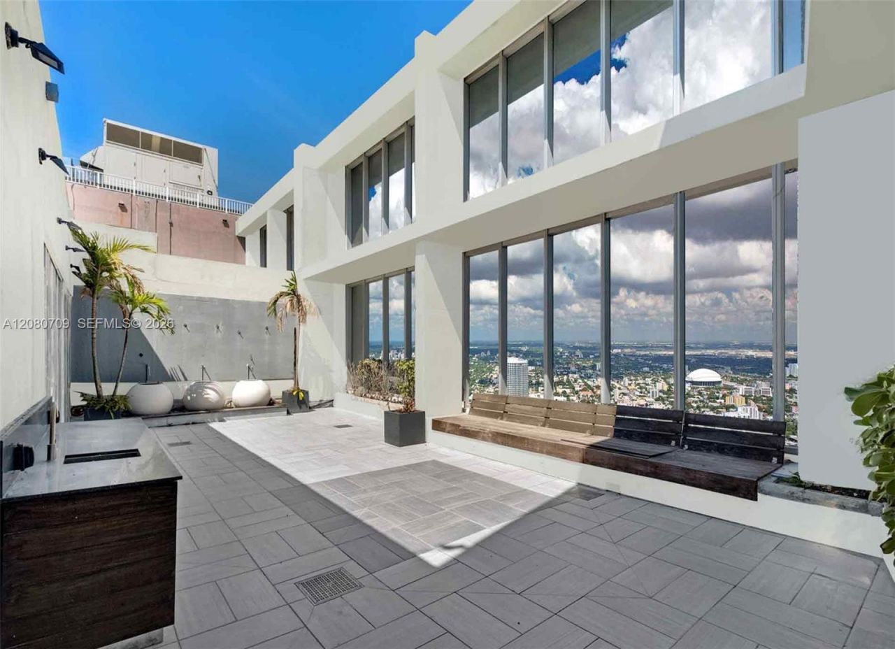 465 Brickell Ave, Unit PH5701, Miami, FL 33131 Photo