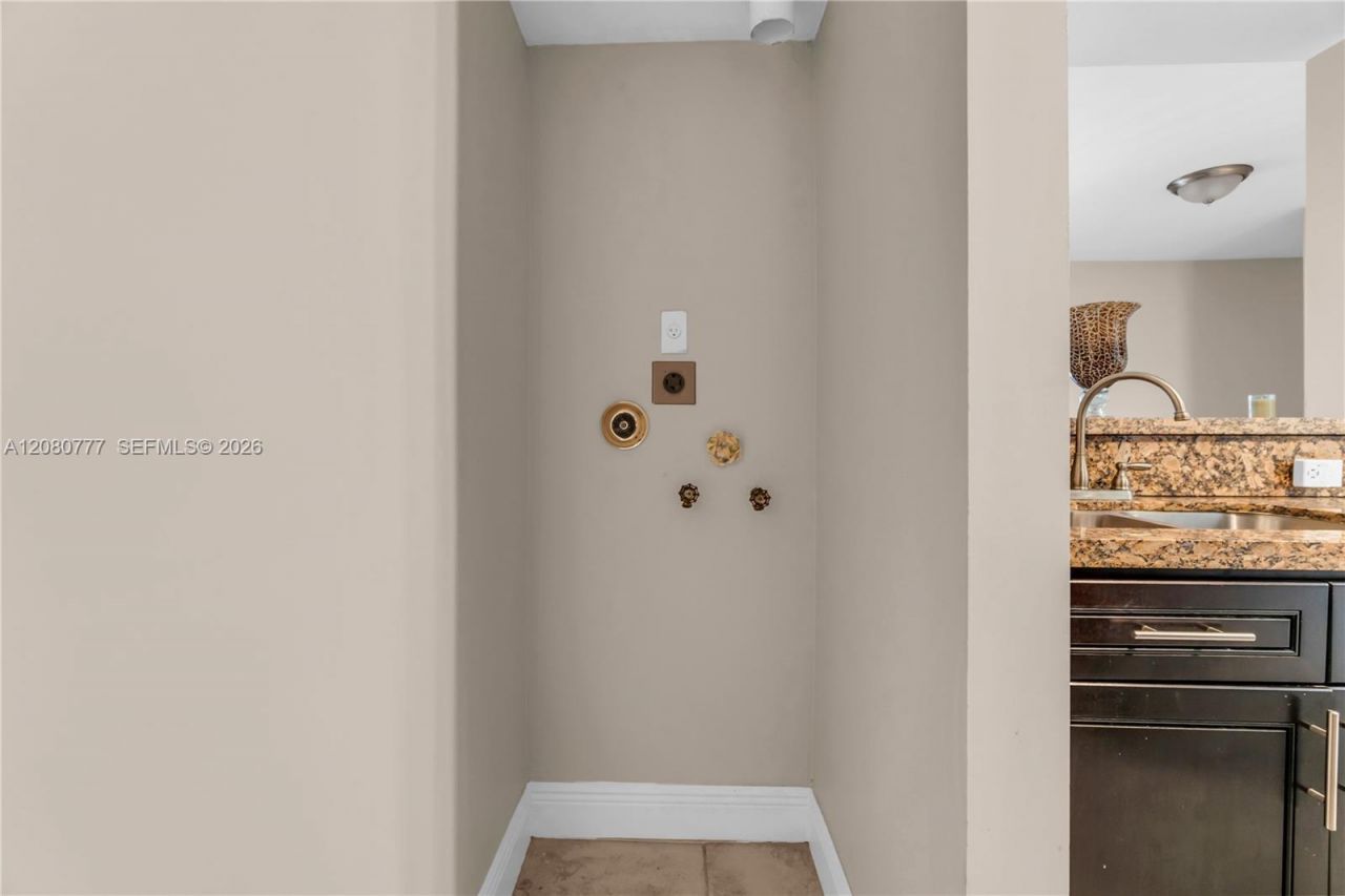 1990 NW 4th Ct , Unit 10, Miami, FL 33136 Photo