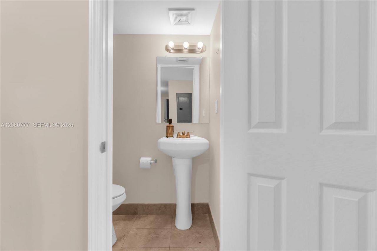 1990 NW 4th Ct , Unit 10, Miami, FL 33136 Photo
