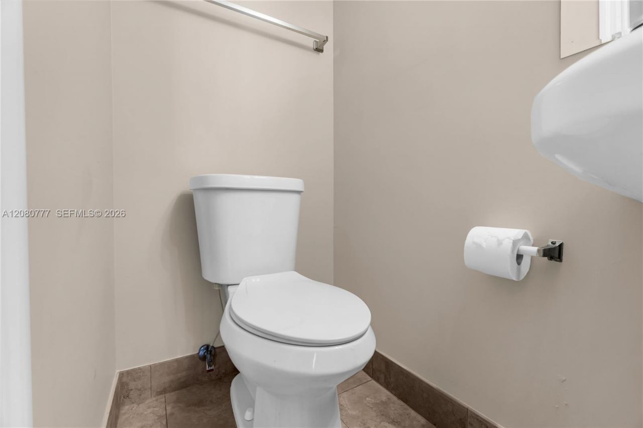 1990 NW 4th Ct , Unit 10, Miami, FL 33136 Photo