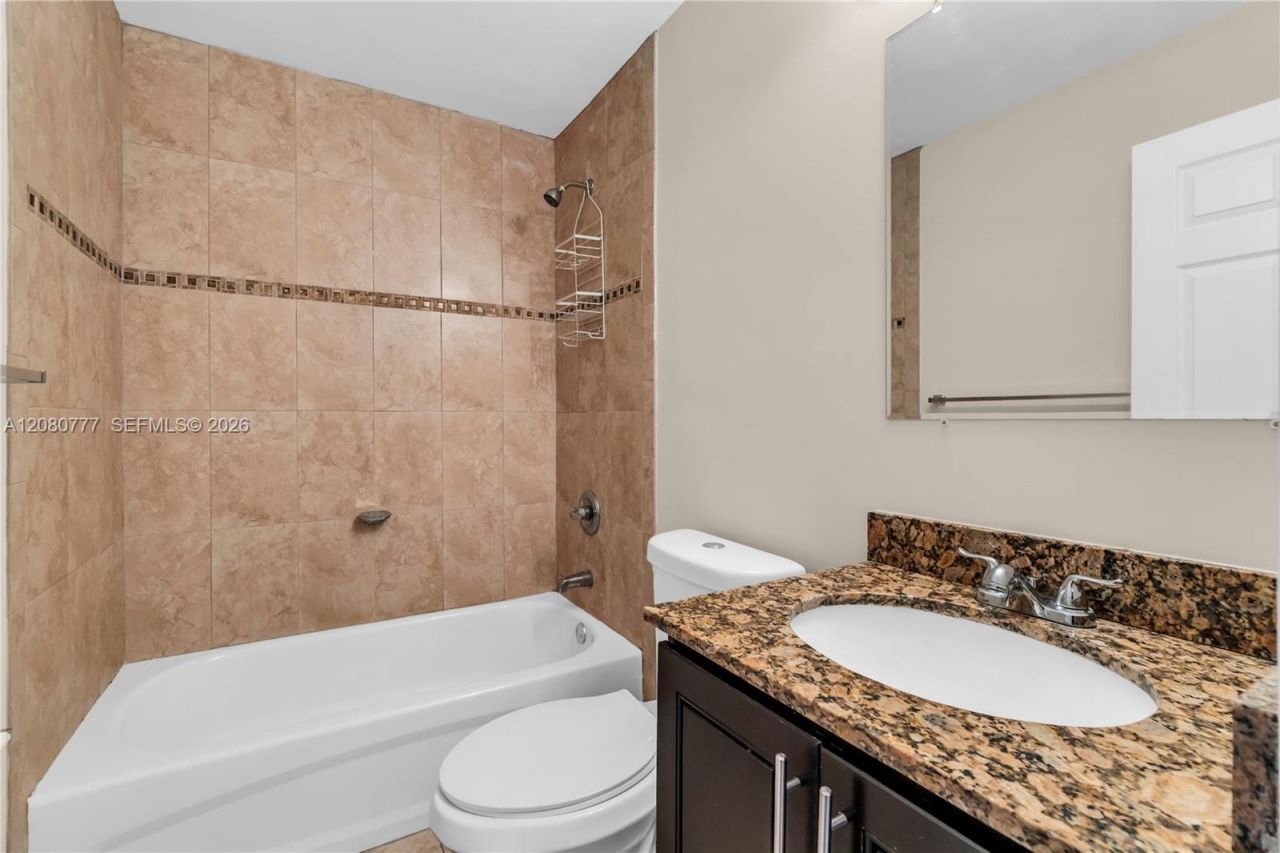 1990 NW 4th Ct , Unit 10, Miami, FL 33136 Photo