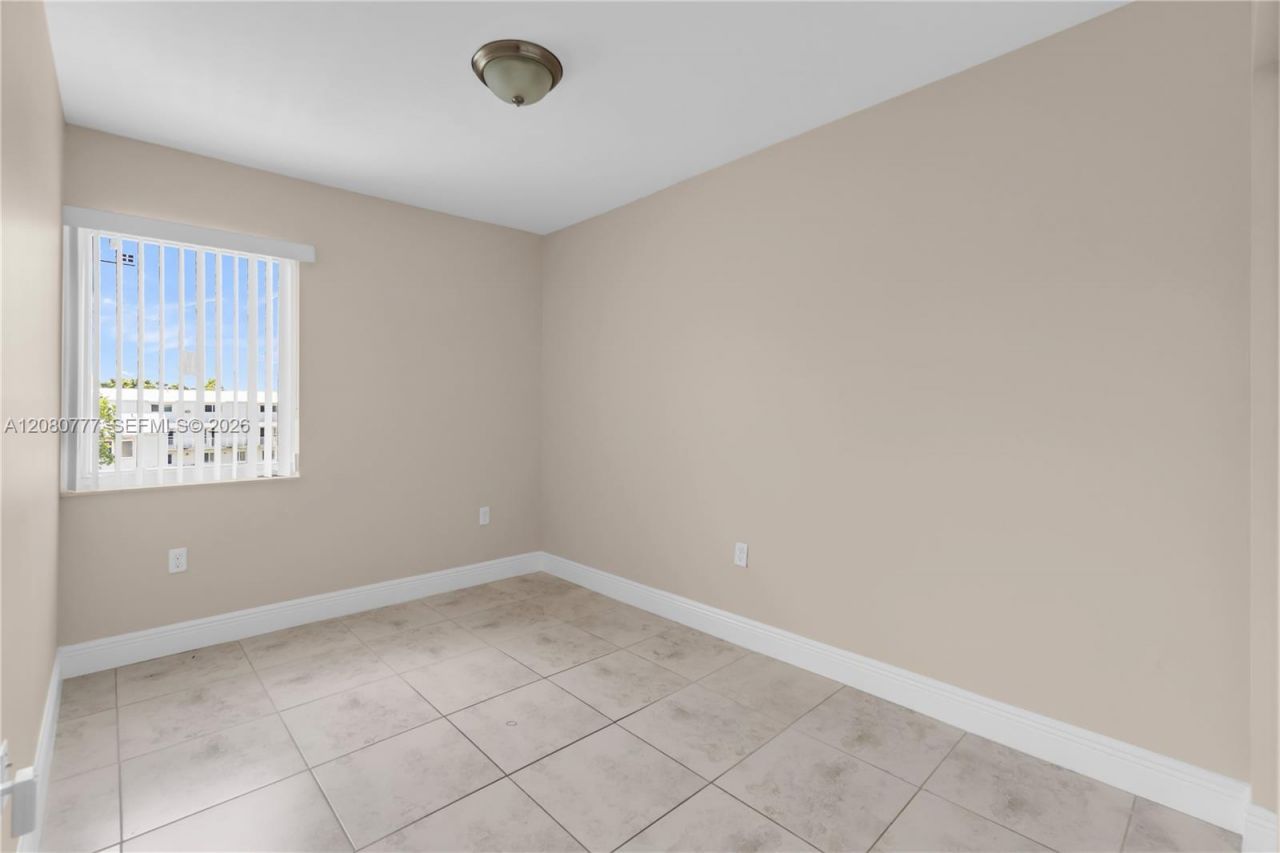1990 NW 4th Ct , Unit 10, Miami, FL 33136 Photo